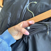 Load image into Gallery viewer, Lululemon Pace Rival Mid-Rise Skirt Black 6