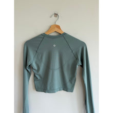 Load image into Gallery viewer, Lululemon Swiftly Tech Cropped Long-Sleeve 2.0 Activewear Top Green 6
