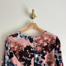 Load image into Gallery viewer, Vince Camuto Floral Belted V-Neck Long Sleeve Mini Dress Pink 2