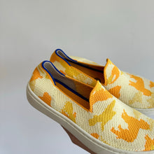 Load image into Gallery viewer, Rothy's The Kid Sneaker Yellow Puppy Camo Recycled Textile Slip On 13