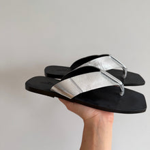 Load image into Gallery viewer, Kindred Label Hannah Thong Strap Foldable Sandals Silver 40/10