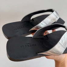 Load image into Gallery viewer, Kindred Label Hannah Thong Strap Foldable Sandals Silver 40/10