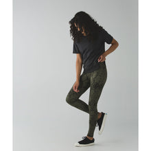 Load image into Gallery viewer, Lululemon Wunder Under Pant *Full-On Luon Leggings Green Gator 4