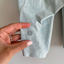 Load image into Gallery viewer, Lululemon Fast and Free Short 10" City Grit White Blue Fog 4