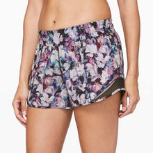 Load image into Gallery viewer, Lululemon Hotty Hot Low Rise Shorts Utopia Multi / Deep Phantom