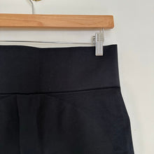 Load image into Gallery viewer, SET Sculptflex Pull On Lightweight High Rise Activewear Shorts Black XL