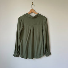 Load image into Gallery viewer, Wilfred Tulum Long Sleeve Collared Button Up Shirt Green XS