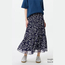Load image into Gallery viewer, Uniqlo Chiffon Leaf Print Lined High Rise Midi Skirt Navy 2