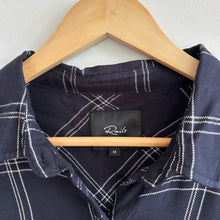 Load image into Gallery viewer, Rails Hunter Button Down Shirt in Navy Snow M