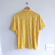 Load image into Gallery viewer, Hanna Andersson Scattered Daisies Print Short Sleeve HannaSoft Top Yellow L