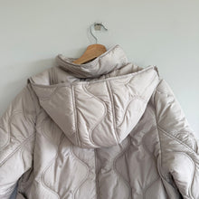 Load image into Gallery viewer, H&M Snap Front Hooded Insulated Winter Quilted Jacket Bone M