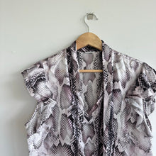 Load image into Gallery viewer, Elie Tahari Bree Silk Shirt Quartz Multi M NWT