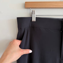 Load image into Gallery viewer, Athleta Tribeca Wide Elastic Waistband Cropped Wide Leg Pant Black 10T