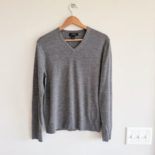 Load image into Gallery viewer, Banana Republic Merino Wool V-Neck Long Sleeve Pullover Sweater Gray S