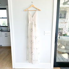 Load image into Gallery viewer, Lulus Lorenzo Floral Embroidered Sleeveless Lovely Tulle Maxi Dress Cream S