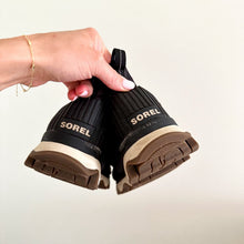 Load image into Gallery viewer, Sorel Kinetic Low Top Sneakers Black 7.5
