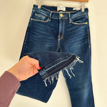 Load image into Gallery viewer, FRAME Le Skinny de Jeanne Raw Hem Jeans in Sutter 30