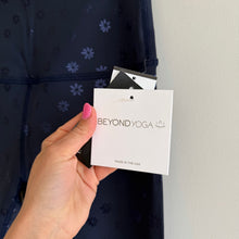 Load image into Gallery viewer, Beyond Yoga Daisy Shiny High Waisted Double Layered Midi Leggings Blue M NWT