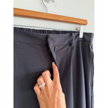 Load image into Gallery viewer, Vuori Villa High Rise Pleated Front Wide Leg Trouser Pants Black L VW4086