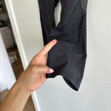 Load image into Gallery viewer, Lululemon Mesh Detail Zipper Pockets Cropped Leggings Black 10