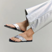 Load image into Gallery viewer, Kindred Label Hannah Thong Strap Foldable Sandals Silver 40/10