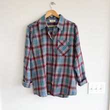 Load image into Gallery viewer, Sadie & Sage Plaid Pattern Flannel Casual Button Up Shirt Blue Red M