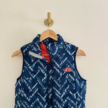 Load image into Gallery viewer, The North Face Flare Down Patterned Zip Up Mock Neck Puffer Vest Blue XS