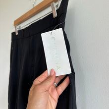 Load image into Gallery viewer, Athleta Tribeca Utility Crop Pant Black 10 NWT