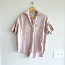 Load image into Gallery viewer, Madewell Breezewoven Beachside Shirttail Short Sleeve Button Up Shirt Blush XS