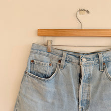 Load image into Gallery viewer, Levi's Premium 501 Original Frayed Hem Short Light Wash Blue 31