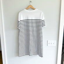 Load image into Gallery viewer, EVEREVE Emersyn Striped Short Sleeve T-Shirt Dress White/Black L