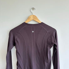 Load image into Gallery viewer, Lululemon Athletica Swiftly Tech Long Sleeve Top Dusty Purple 6
