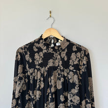 Load image into Gallery viewer, Mystree Smocked Floral Blouse Black Tan M NWT