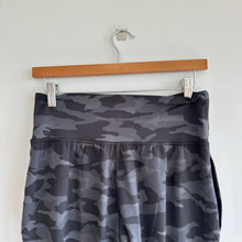 Load image into Gallery viewer, Athleta Salutation Camo Jogger Gray/Black M