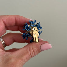 Load image into Gallery viewer, Vintage 60s Novelty Enameled Leaves Goldtone Clip On Statement Earrings