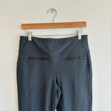 Load image into Gallery viewer, Athleta Stellar Cropped Ankle Lightweight Pants Black M