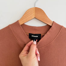 Load image into Gallery viewer, Monrow Thermal Mock Neck Seamed Sweatshirt in Caramel S