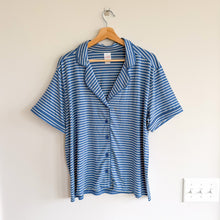 Load image into Gallery viewer, Hanna Andersson Striped Short Sleeve HannaSoft Pajama Top Elemental Blue L