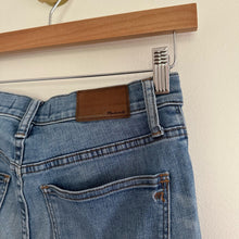 Load image into Gallery viewer, Madewell 9" High-Rise Skinny Distressed Jeans Blue 26