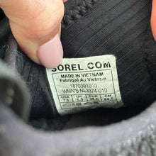 Load image into Gallery viewer, Sorel Kinetic Low Top Sneakers Black 7.5