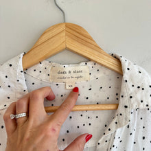 Load image into Gallery viewer, Cloth & Stone Dotscape V-Neck Button Up Blouse White Black XS