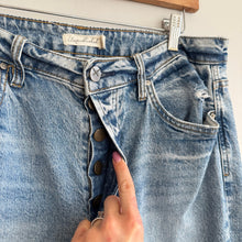 Load image into Gallery viewer, Unpublished Denim High Rise Pockets Button-Fly Straight Jeans Blue 32