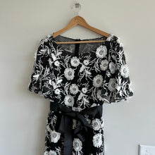 Load image into Gallery viewer, Lotus Threads Short Sleeve Floral Embroidered Gown Black/White 16 NWT