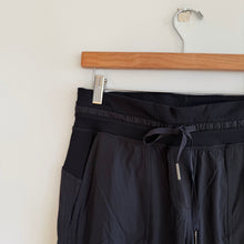 Load image into Gallery viewer, Lululemon Dance Studio Crop *25" Black 6