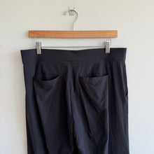 Load image into Gallery viewer, Athleta Tribeca Wide Elastic Waistband Cropped Wide Leg Pant Black 10T
