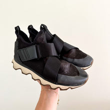 Load image into Gallery viewer, Sorel Kinetic Low Top Sneakers Black 7.5