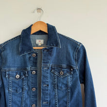Load image into Gallery viewer, AG Adriano Goldschmied Robyn Slim Trucker Denim Jacket Dark Wash Blue M BW20567