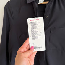 Load image into Gallery viewer, Lululemon Urbanite Collared Button Up Shirt Black 6 NWT