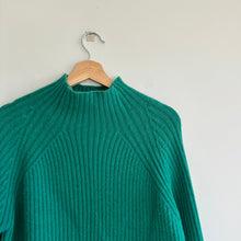 Load image into Gallery viewer, Lush Turtleneck Mock Neck Long Sleeve Ribbed Sweater Green S
