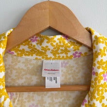 Load image into Gallery viewer, Hanna Andersson Scattered Daisies Print Short Sleeve HannaSoft Top Yellow L
